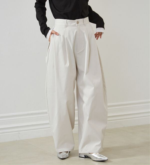 RANAN（ラナン）の「カーブシルエットサイドタックパンツ（フルレングスパンツ）」｜詳細画像