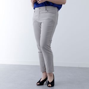 BELLUNA（ベルーナ）の「美脚ストレッチ麻入りアンクルパンツ（クロップドパンツ）」｜ペールグレー