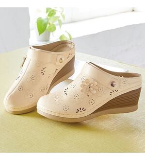 BELLUNA（ベルーナ）の「レーザーカットサボサンダル（サンダル・ミュール）」｜ライトベージュ