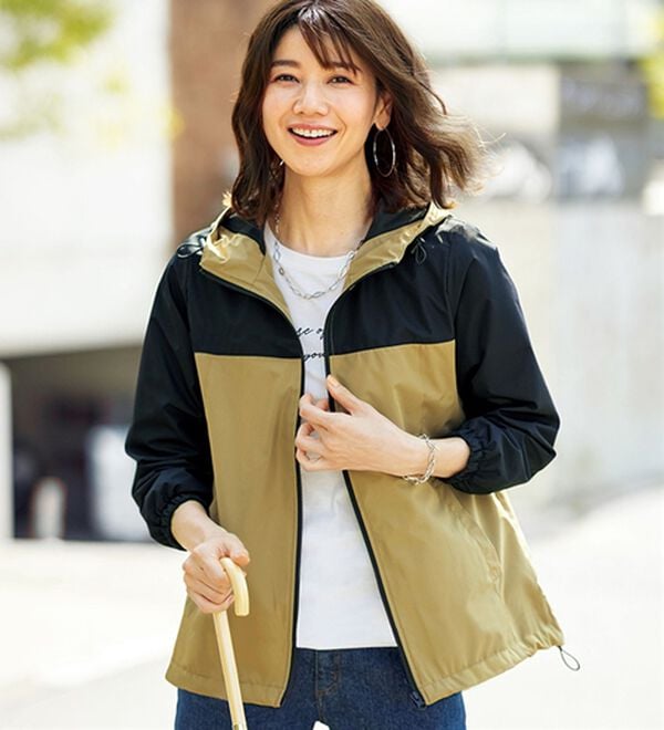 BELLUNA（ベルーナ）の「動きやすい！はっ水＆防風ブルゾン（ブルゾン）」｜ベージュ&times;黒