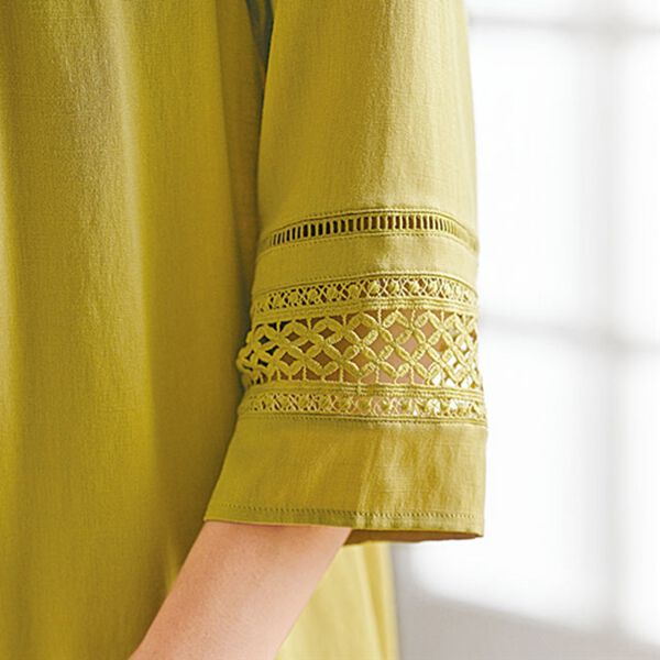 BELLUNA（ベルーナ）の「袖＆裾レース使いシャツチュニック（チュニック）」｜詳細画像