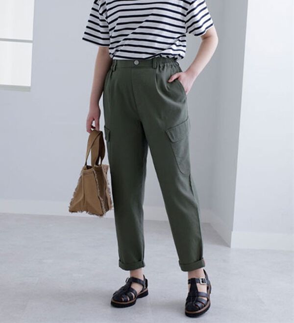 BELLUNA（ベルーナ）の「＜ｓｏｒａｆｕｋｕ＞こだわりポケットテーパードパンツ（テーパードパンツ）」｜カーキ