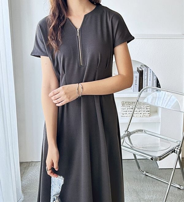 GeeRA（ジーラ）の「前後2WAYハーフジップフレンチ袖ワンピース（カットソーワンピース）」｜詳細画像