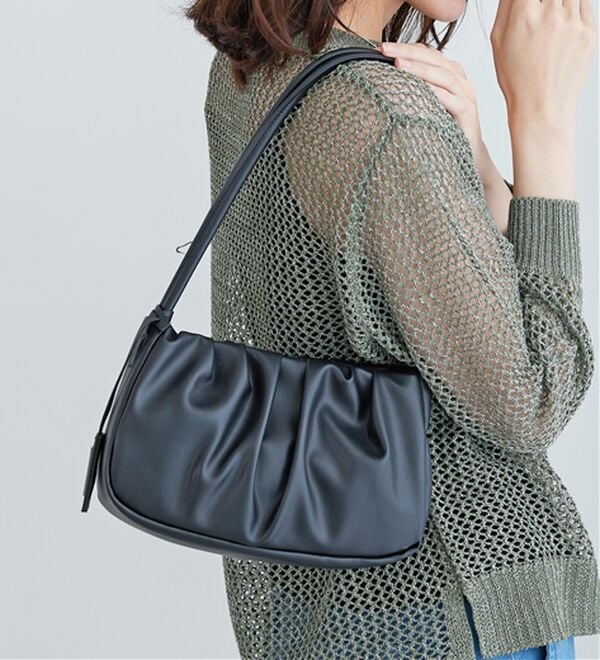 BELLUNA（ベルーナ）の「ギャザーデザインミニショルダーバッグ（その他バッグ）」｜黒
