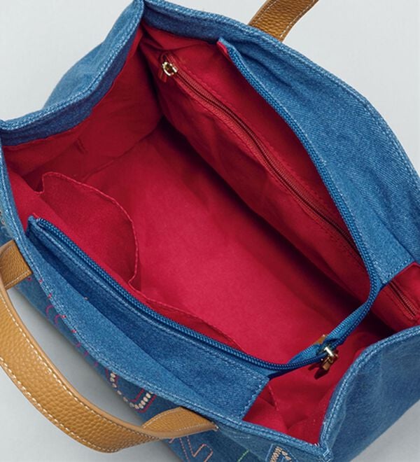 BELLUNA（ベルーナ）の「ロゴ刺しゅう入りスクエア手提げ（ハンドバッグ）」｜詳細画像