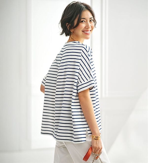 BELLUNA（ベルーナ）の「ヒンヤリ実感！大人顔サマ見えゆったりＴシャツ（Tシャツ）」｜オフ白&times;ネイビー