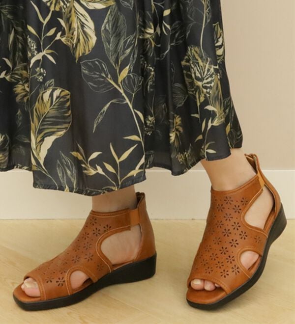 BELLUNA（ベルーナ）の「５Ｅパンチングサマーブーツ（サンダル・ミュール）」｜詳細画像