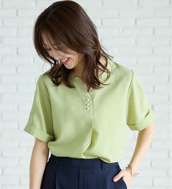 BELLUNA（ベルーナ）の「麻調合繊パール付タックデザインブラウス（ブラウス）」｜詳細画像