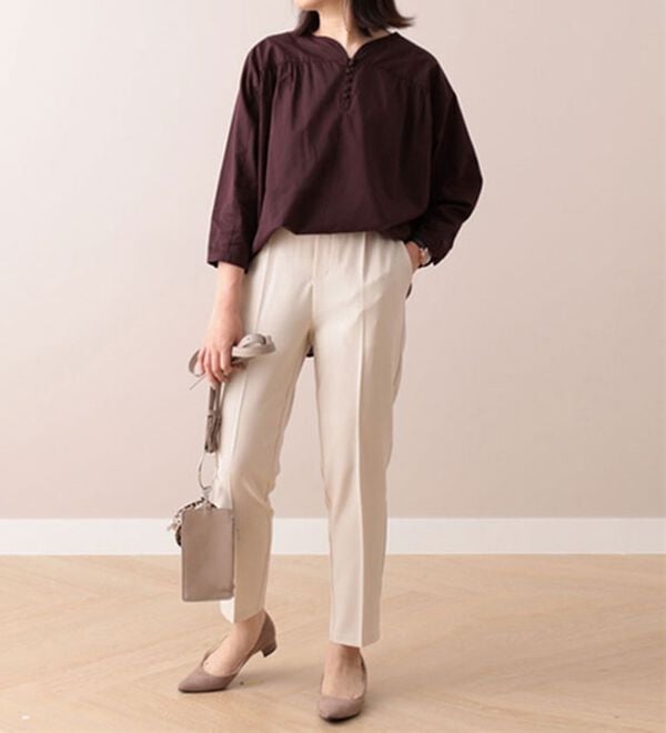 BELLUNA（ベルーナ）の「ギャザー使いドルマンデザインブラウス（ブラウス）」｜詳細画像