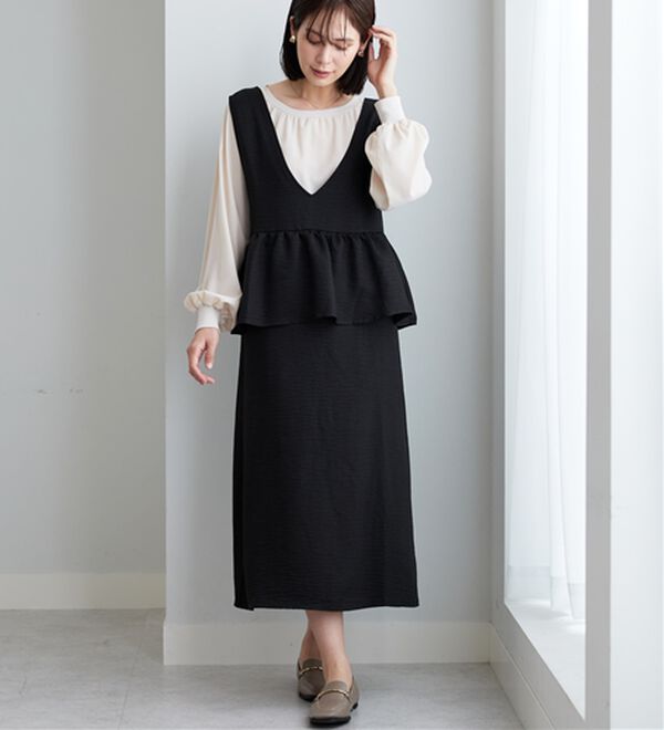 BELLUNA（ベルーナ）の「体型カバー！ペプラムジャンパースカート（ジャンパースカート）」｜黒