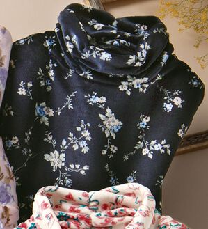 LAVIENNE（ラヴィエンヌ）の「ストレッチ素材のゆるっとハイネックプルオーバー（パジャマ・ルームウェア）」｜ブラック系