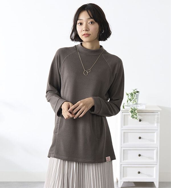 BELLUNA（ベルーナ）の「綿入り素材ラグランデザインポケットトレーナー（トレーナー・スウェット）」｜詳細画像