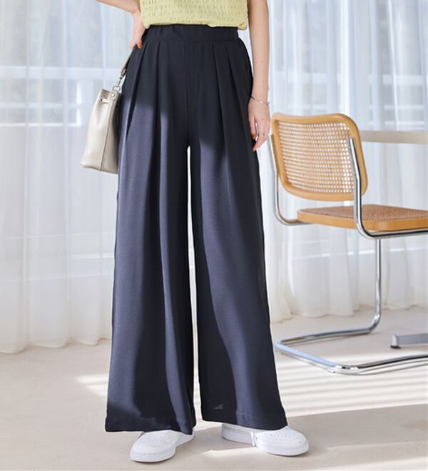 Viola e Viola（ヴィオラ エ ヴィオラ）の「【選べる２丈】さらさらＥＡＳＹ細魅せ叶う！とろみタックワイドパンツ（ワイドパンツ・ガウチョ）」｜ネイビー