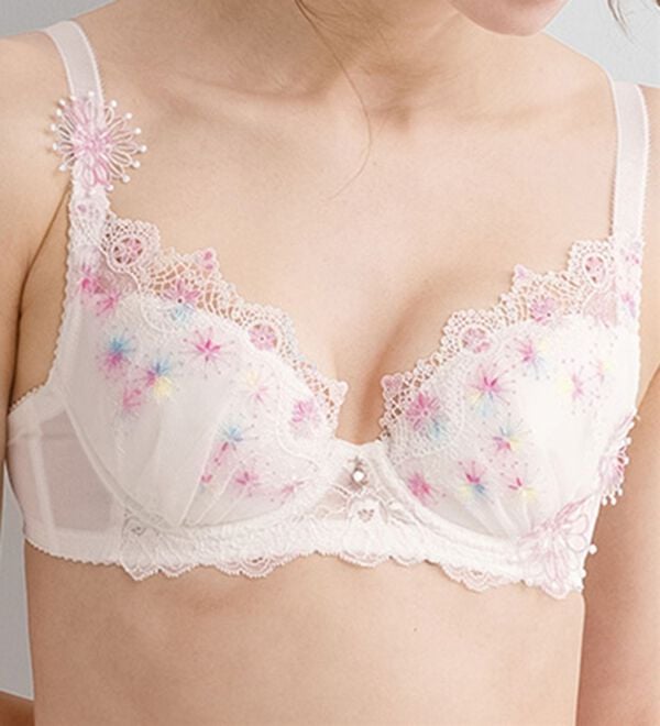 LAVIENNE（ラヴィエンヌ）の「気分も上がるご褒美レースブラ・ショーツ（別売）（ブラジャー）」｜詳細画像