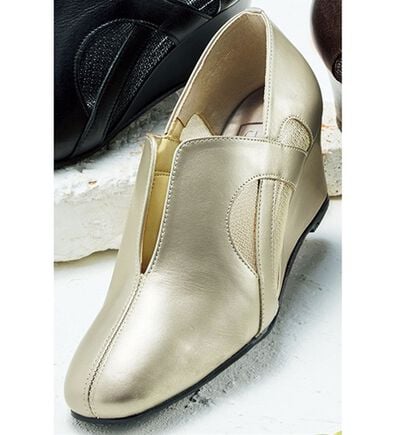 BELLUNA（ベルーナ）の「４Ｅ牛革エレガントラインシューズ（パンプス）」