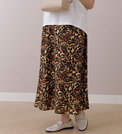 BELLUNA（ベルーナ）の「リーフ柄プリントスカート（ロングスカート）」