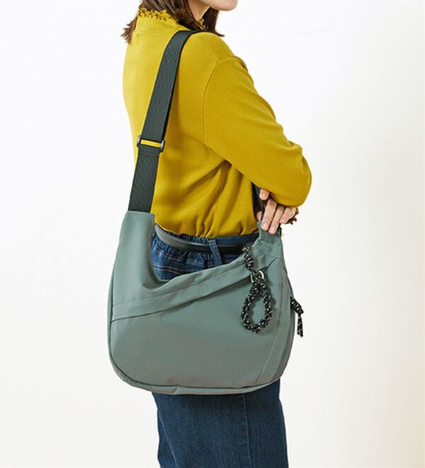 BELLUNA（ベルーナ）の「たっぷり収納！ナイロンショルダーバッグ（その他バッグ）」｜グレー