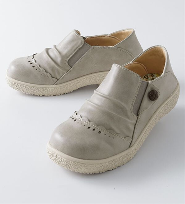 BELLUNA（ベルーナ）の「＜ｍｏｚ＞くるみボタンギャザースリッポン（スリッポン）」｜詳細画像