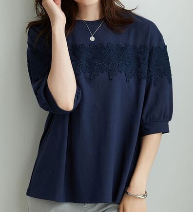 BELLUNA（ベルーナ）の「ケミカルレース使い華やかプルオーバー（カットソー）」