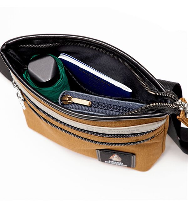 「＜ハッシュパピー＞バーティカルミニショルダー（メンズショルダーバッグ）」｜詳細画像