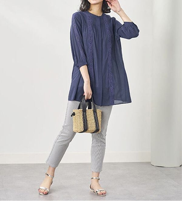 BELLUNA（ベルーナ）の「シアー素材マーガレットレース使いチュニック（チュニック）」｜詳細画像