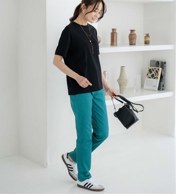 BELLUNA（ベルーナ）の「サラリ速乾！綿サテンストレッチカラーパンツ（フルレングスパンツ）」｜詳細画像