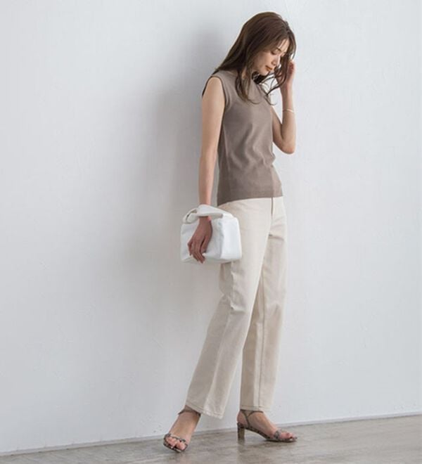 Pierrot（ピエロ）の「【洗濯機で洗える】ＯＮ／ＯＦＦシルクタッチノースリーブニット（ニット・セーター）」｜詳細画像