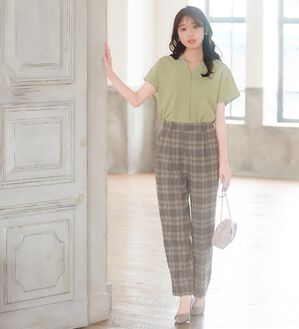 alotta（アロッタ）の「【４つの機能付】ひんやりスキッパーＴシャツブラウス（ブラウス）」｜リーフグリーン
