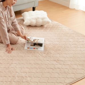 iellio（イエリオ）の「ふわふわフランネルの低反発キルトラグ＜裏面滑りにくい加工付き＞（カーペット）」｜詳細画像