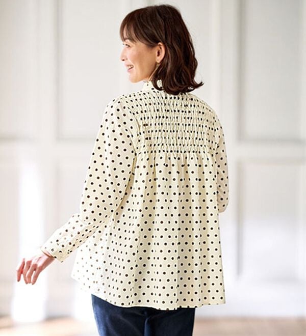 BELLUNA（ベルーナ）の「ぽこぽこ可愛いシャーリング使いドット柄ブラウス（ブラウス）」｜詳細画像