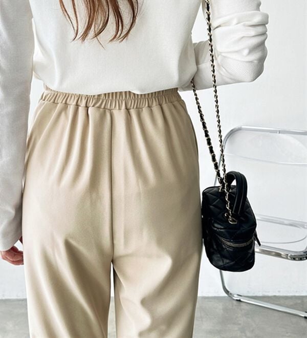 GeeRA（ジーラ）の「センターラインセミフレアカットパンツ（フルレングスパンツ）」｜詳細画像