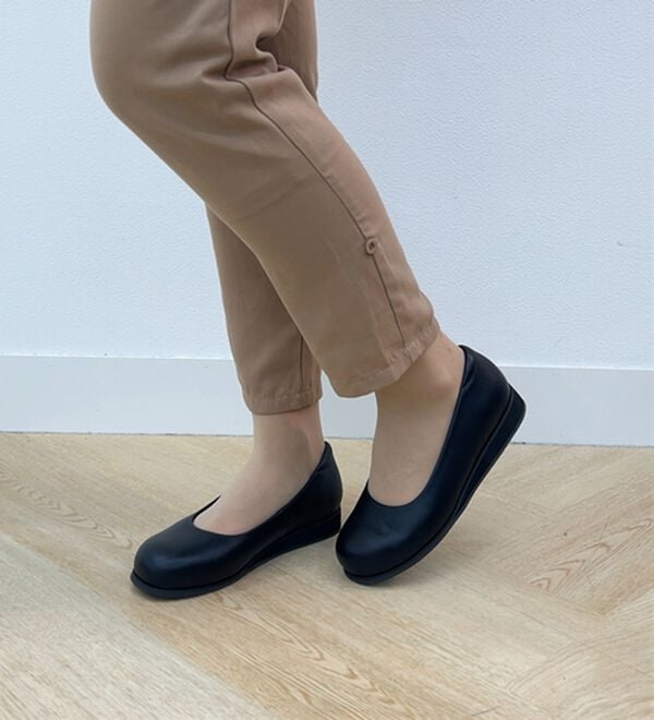 BELLUNA（ベルーナ）の「５Ｅ牛革ゆったりウェッジパンプス（パンプス）」｜詳細画像