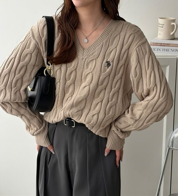 GeeRA（ジーラ）の「【Ｕ．Ｓ．ＰＯＬＯ　ＡＳＳＮ．】Ｖネックケーブルニット（ニット・セーター）」｜詳細画像