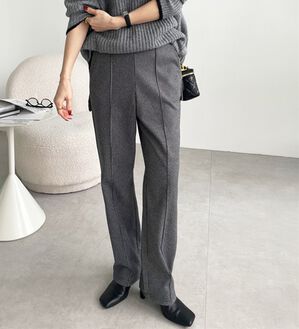 GeeRA（ジーラ）の「ウールライクピンタックストレートパンツ（ワイドパンツ・ガウチョ）」｜グレー系