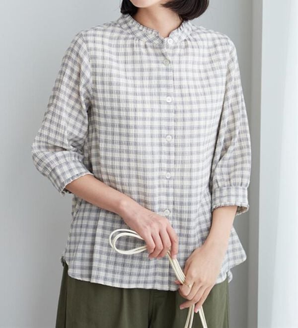 BELLUNA（ベルーナ）の「【お気軽シャツ】ぽこぽこ素材衿＆袖フリルデザインブラウス（ブラウス）」｜詳細画像