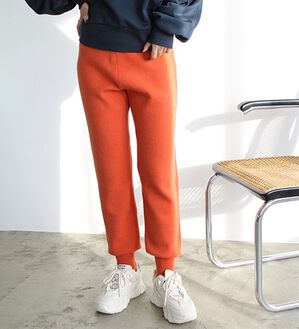 GeeRA（ジーラ）の「ニットジョガーパンツ（フルレングスパンツ）」｜オレンジ