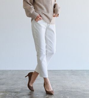 Pierrot（ピエロ）の「【ストレッチ素材】大人のためのゆるテーパードデニムパンツ（フルレングスパンツ）」｜ノーマル&times;ホワイト