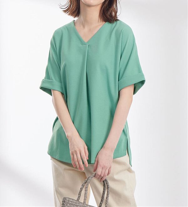 Viola e Viola（ヴィオラ エ ヴィオラ）の「【４つの機能付】ひんやり！すっきりＶネックＴシャツブラウス（カットソー）」｜詳細画像