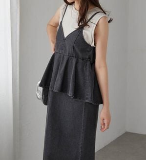 RANAN（ラナン）の「デニムペプラムキャミワンピース（ロングワンピース）」｜ブラック