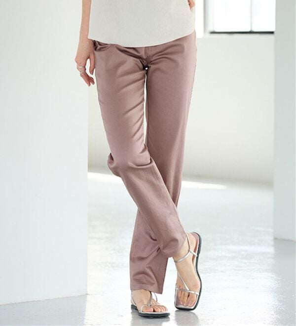 BELLUNA（ベルーナ）の「サラリ速乾！綿サテンストレッチカラーパンツ（フルレングスパンツ）」｜詳細画像