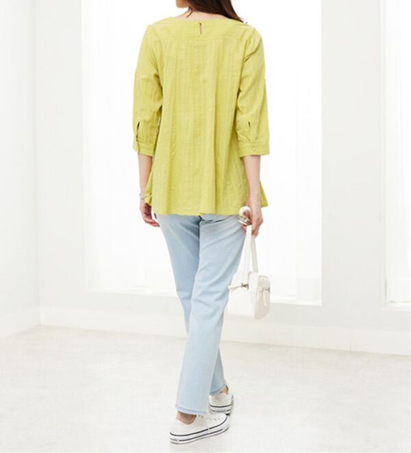 BELLUNA（ベルーナ）の「【店舗・ネット限定】シャドーストライプ素材タック使いブラウス（ブラウス）」｜詳細画像