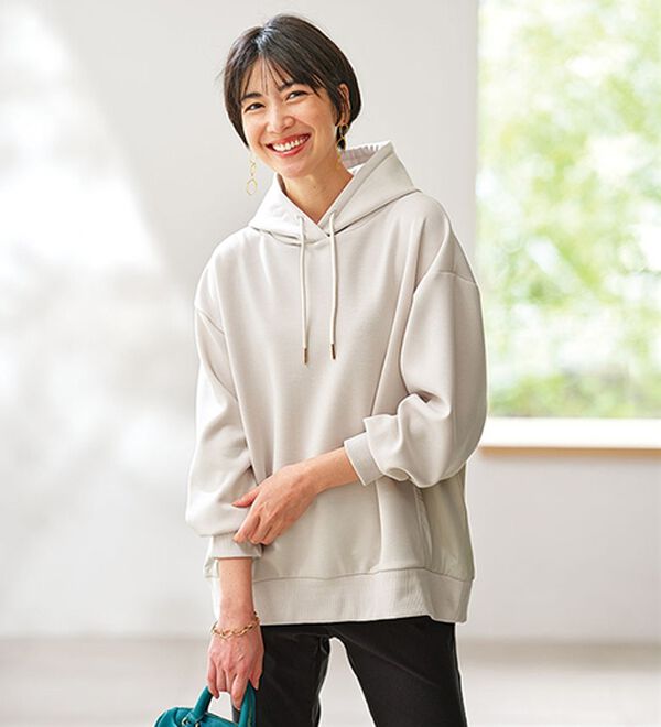 BELLUNA（ベルーナ）の「フード付き異素材切替細見えプルオーバー（カットソー）」｜トープ