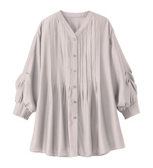 BELLUNA（ベルーナ）の「サテン調ピンタックシャツチュニック（チュニック）」｜ライトベージュ