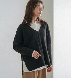 Pierrot（ピエロ）の「ケーブル柄深Ｖネックニット（ニット・セーター）」｜ブラック