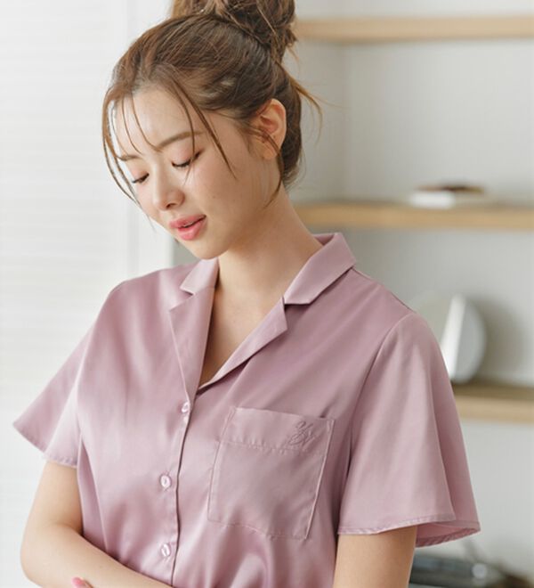 YU'NOW（ユナウ）の「【上下２点セット】ふんわりシルエットサテンシャツパジャマ（パジャマ・ルームウェア）」｜詳細画像