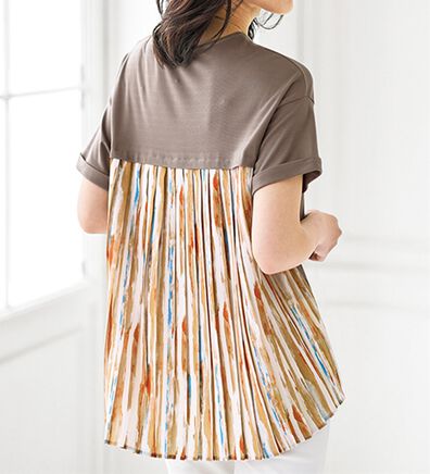 BELLUNA（ベルーナ）の「バックプリーツ使いプルオーバー（カットソー）」