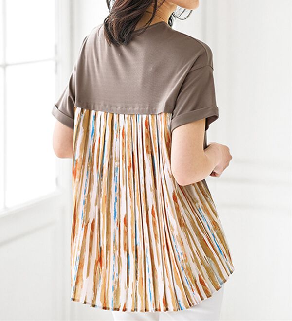 BELLUNA（ベルーナ）の「バックプリーツ使いプルオーバー（カットソー）」｜詳細画像