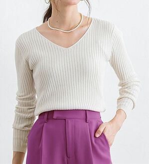 Pierrot（ピエロ）の「【選べるネック】華奢見え綿混リブニット（ニット・セーター）」｜アイボリー