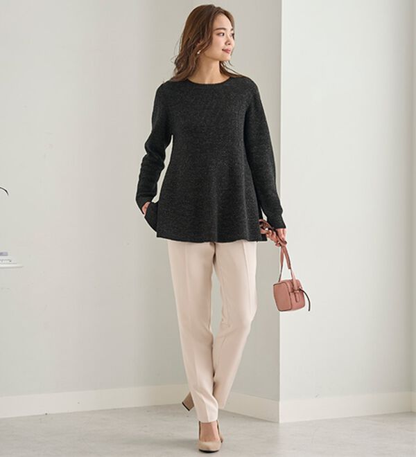 BELLUNA（ベルーナ）の「すっきり美脚タックテーパードパンツ（フルレングスパンツ）」｜詳細画像