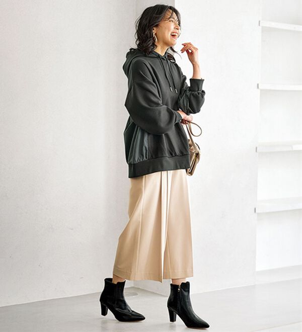 BELLUNA（ベルーナ）の「フード付き異素材切替細見えプルオーバー（カットソー）」｜詳細画像